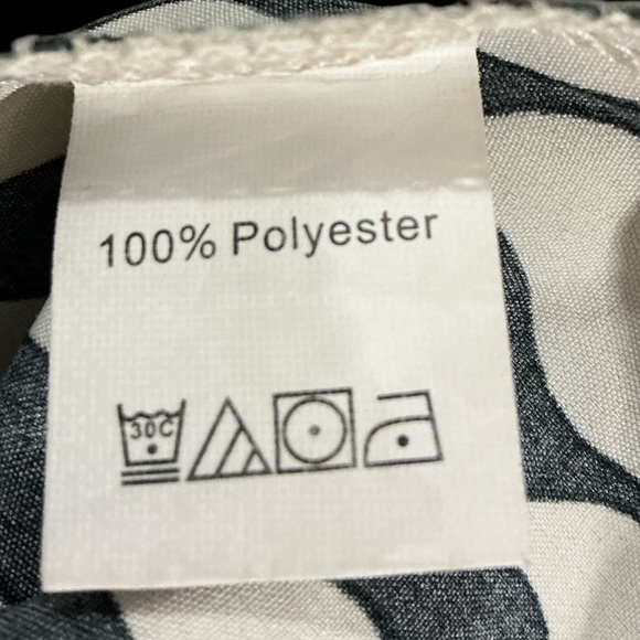 SHEIN Black and White Geometric Blouse Medium - Picture 4 of 6